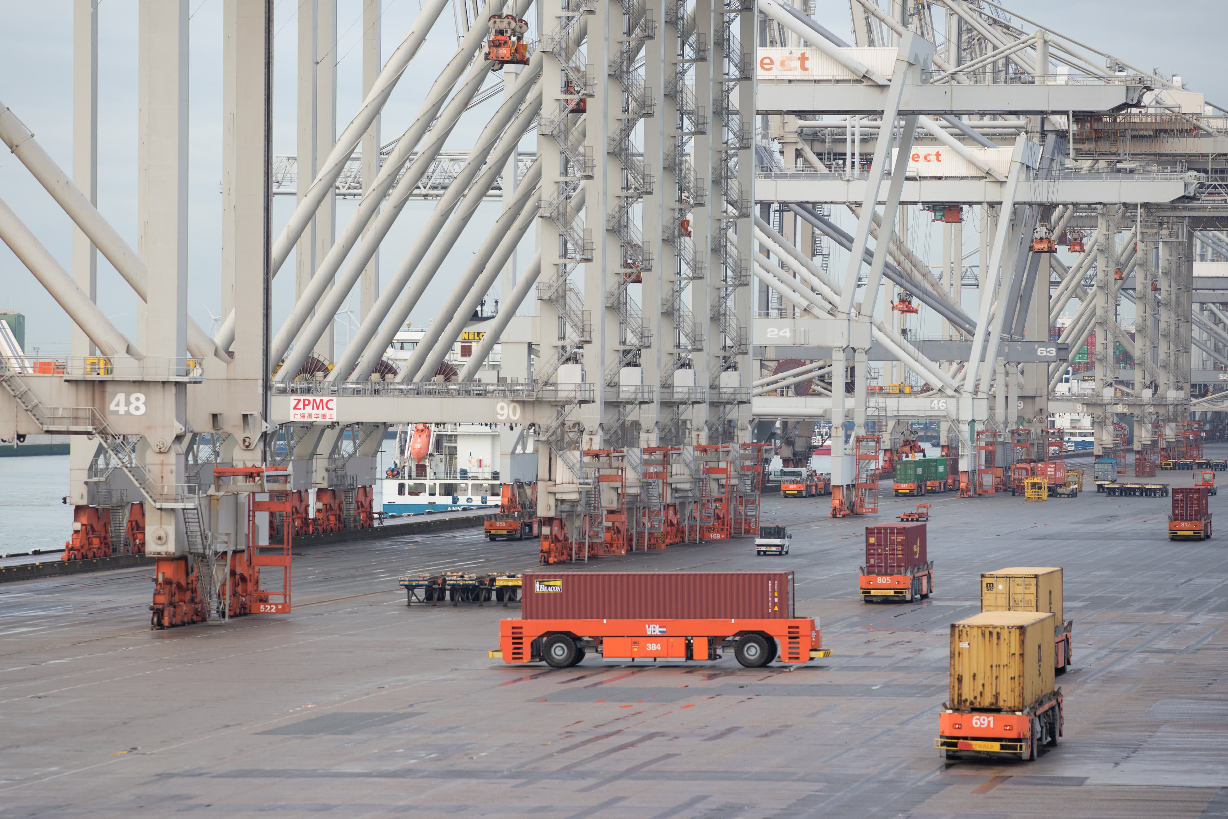 Practical look at straddle carriers meaning for terminal planners ...