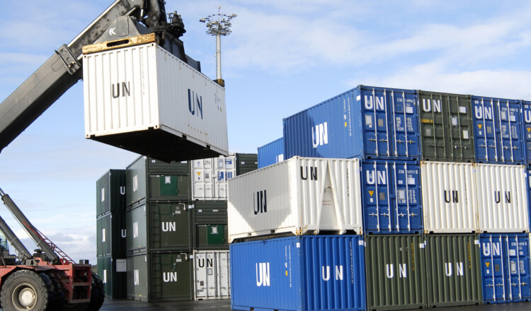 What is a straddle stacker and how it fits intermodal operations ...